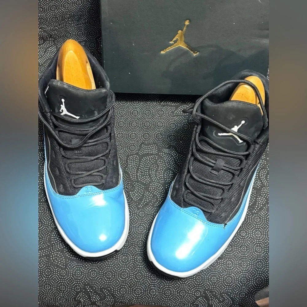 Air Jordan Max Aura 2 GS 'Black University Blue' Sneakers